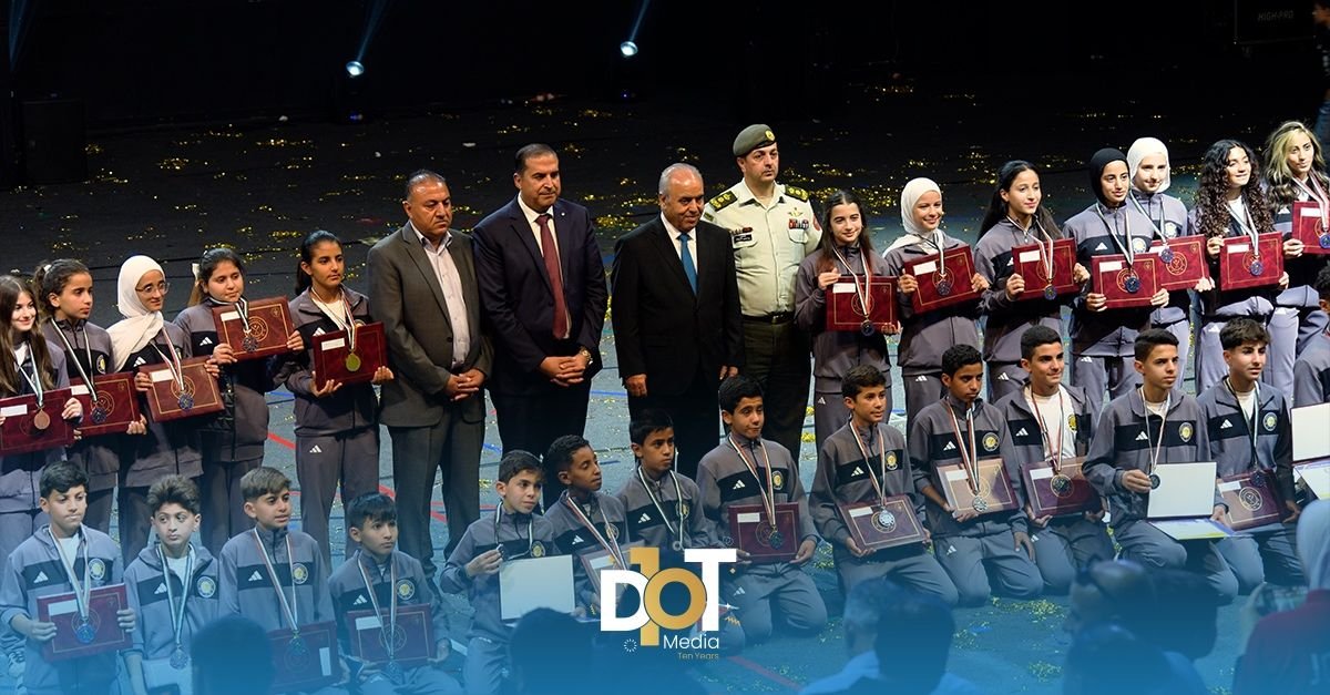 فريق دوت ميديا أثناء إدارة وتجهيز المؤتمرات والفعاليات الوطنية
